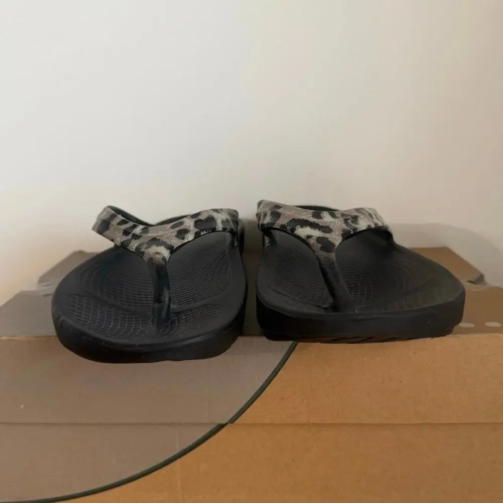 OOFOS OOlala Limited Women Recovery Thong Sandals- SZ 10